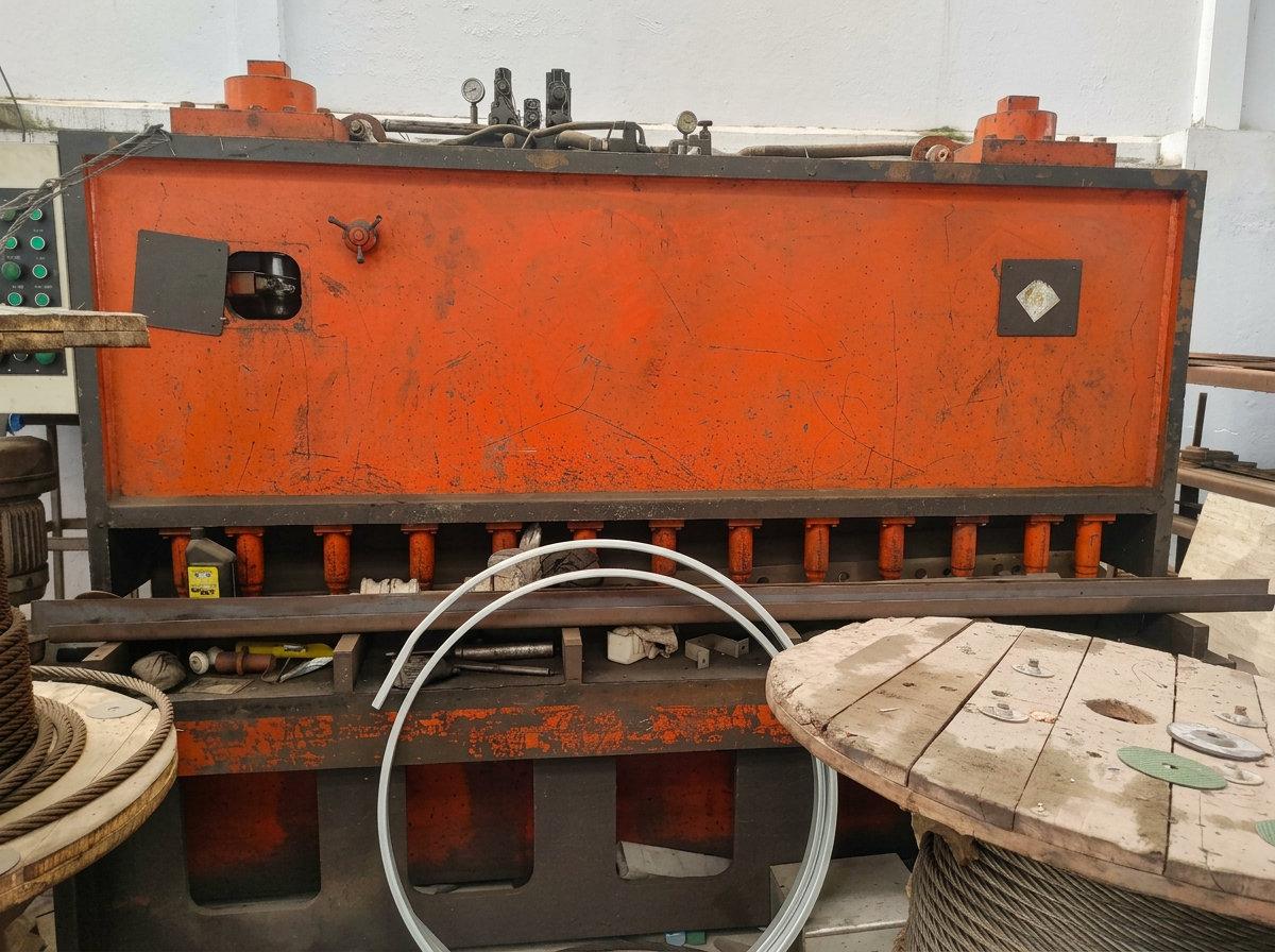Máy cắt 12 ly