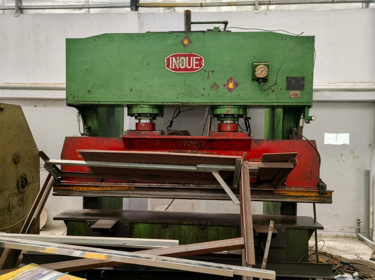 Máy chấn 200 tấn